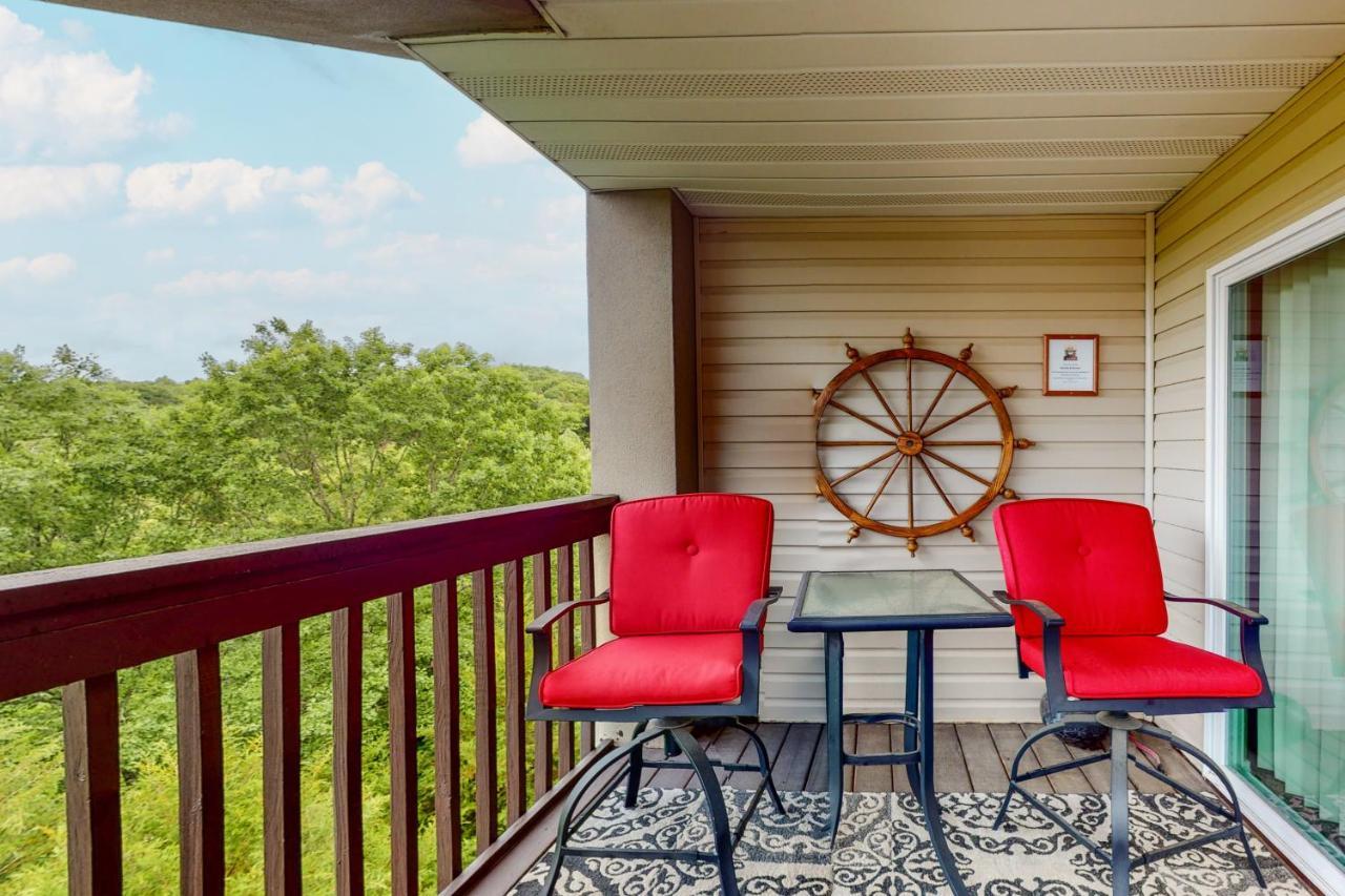 Woodpecker Watchtower Apartment Бренсън Екстериор снимка